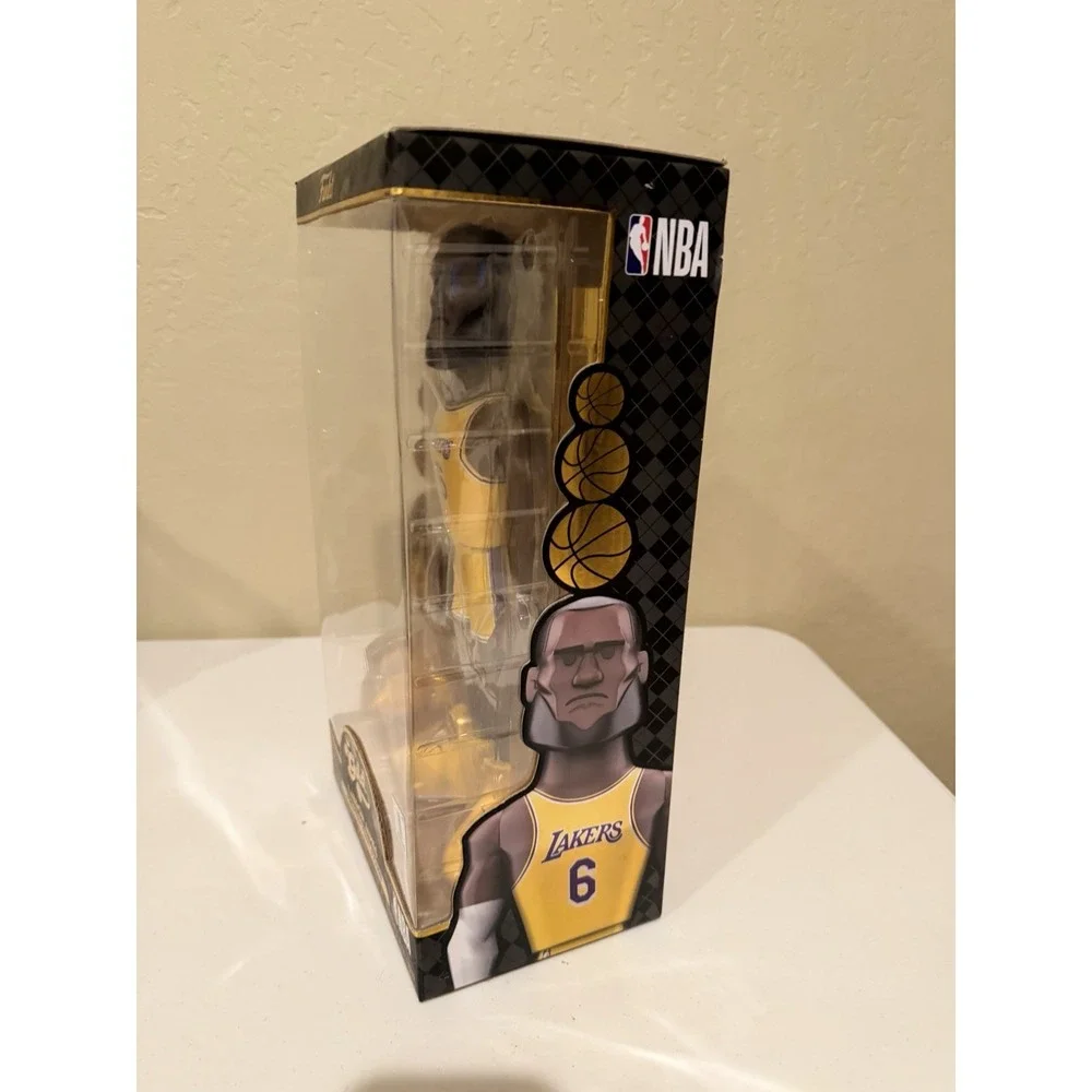 Funko Vinyl Gold 12 in: Lebron James